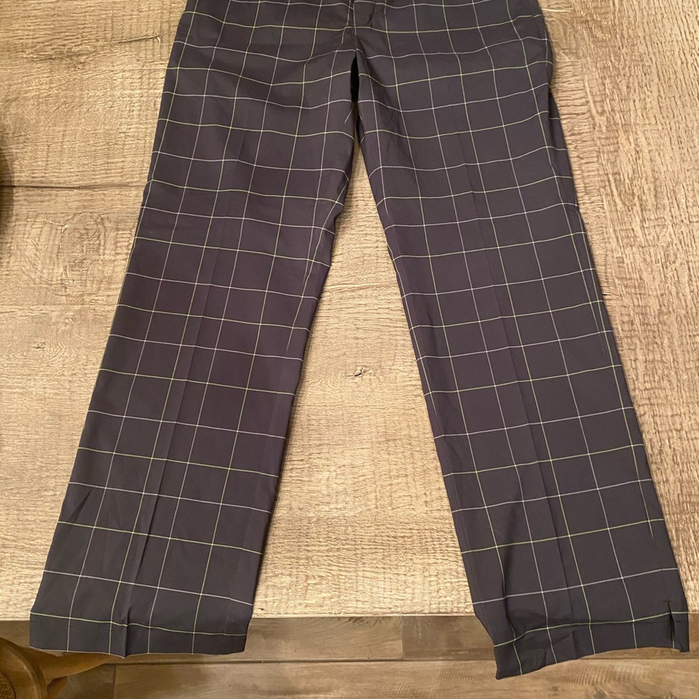 Like new Nike dry fit men’s golf pants